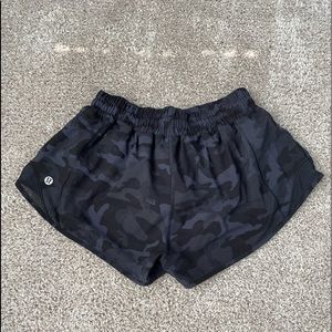 Lululemon Hotty Hot shorts, sz 4